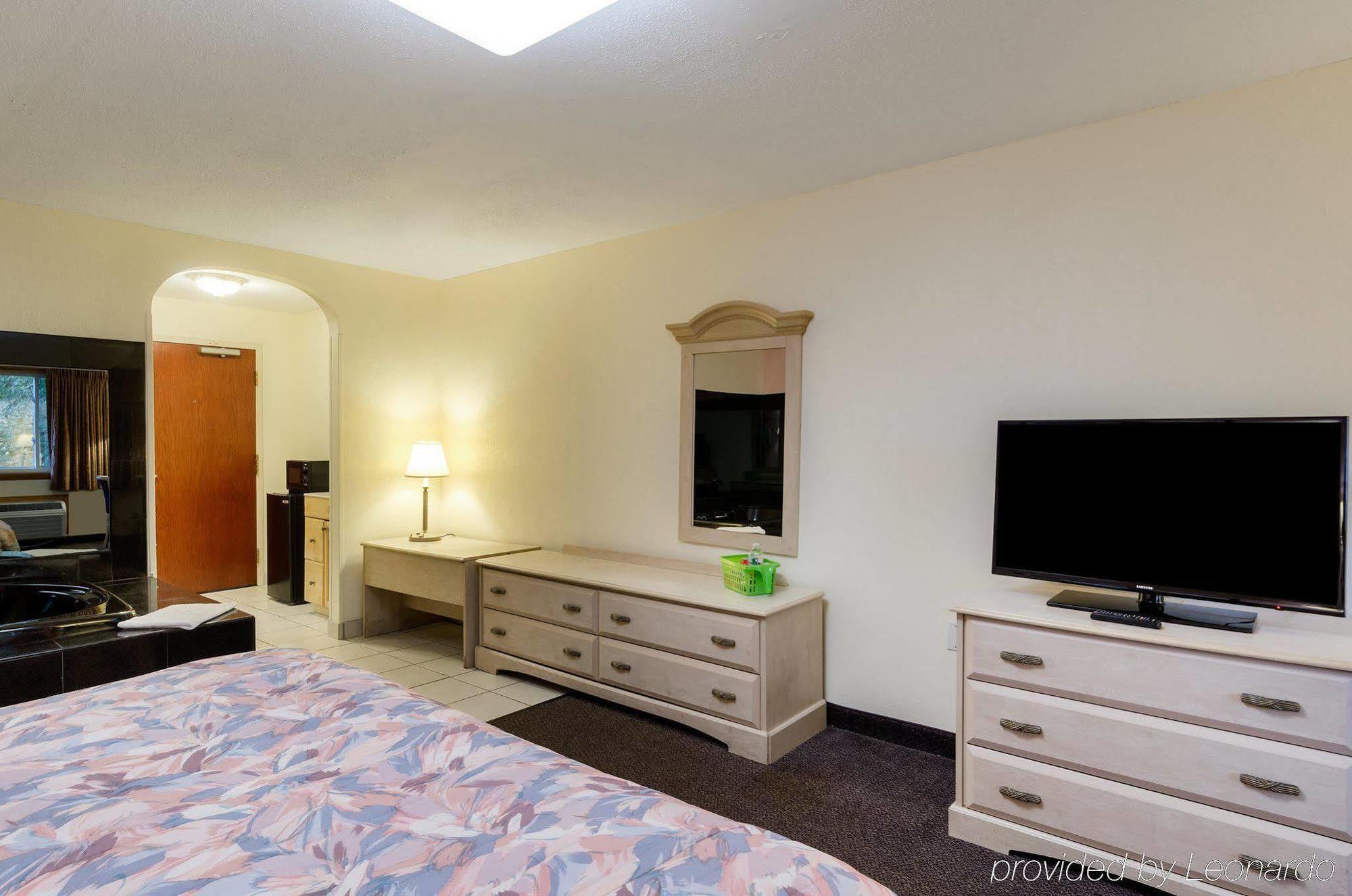 Red Roof Inn Sutton Εξωτερικό φωτογραφία