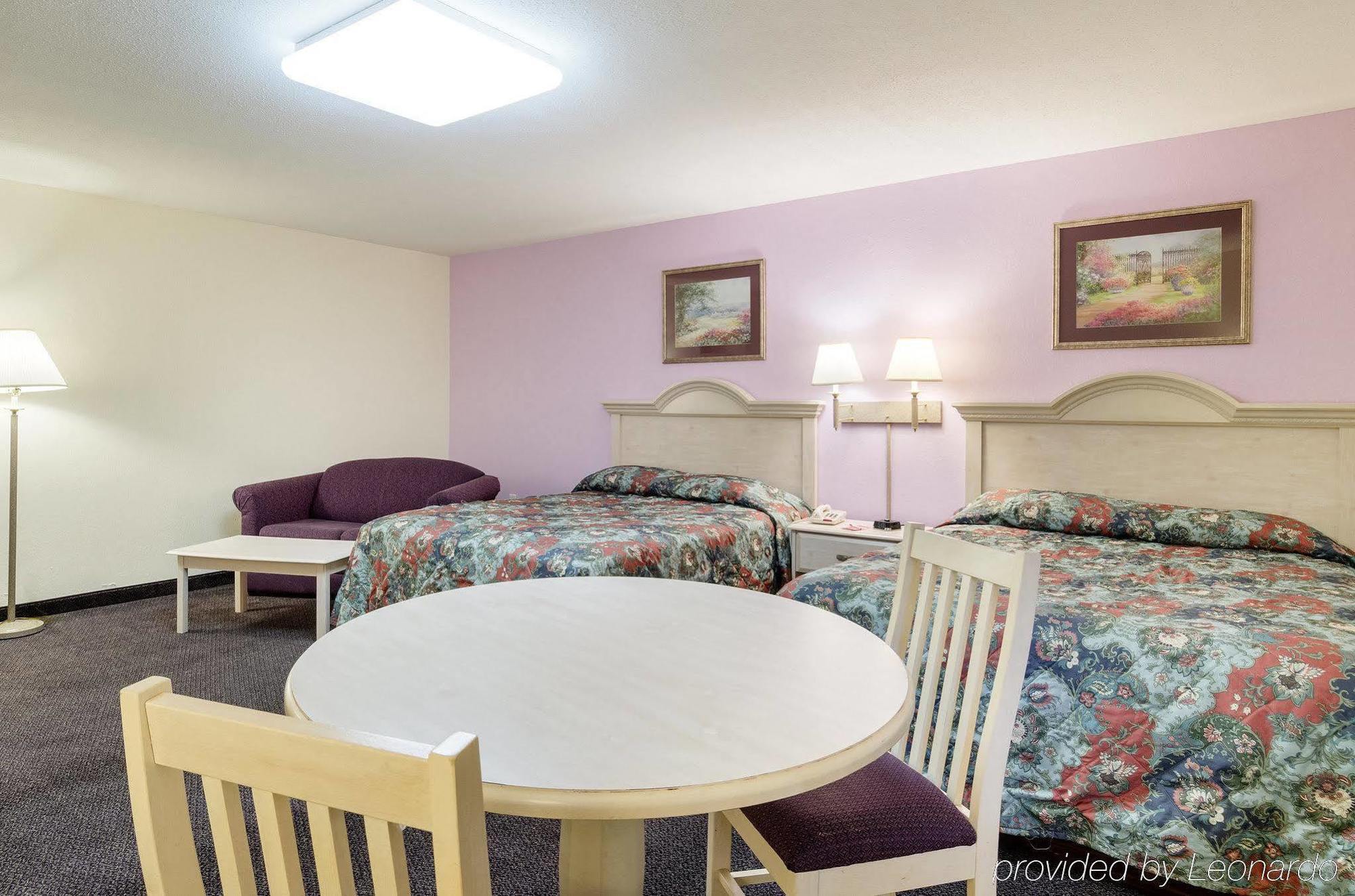 Red Roof Inn Sutton Εξωτερικό φωτογραφία
