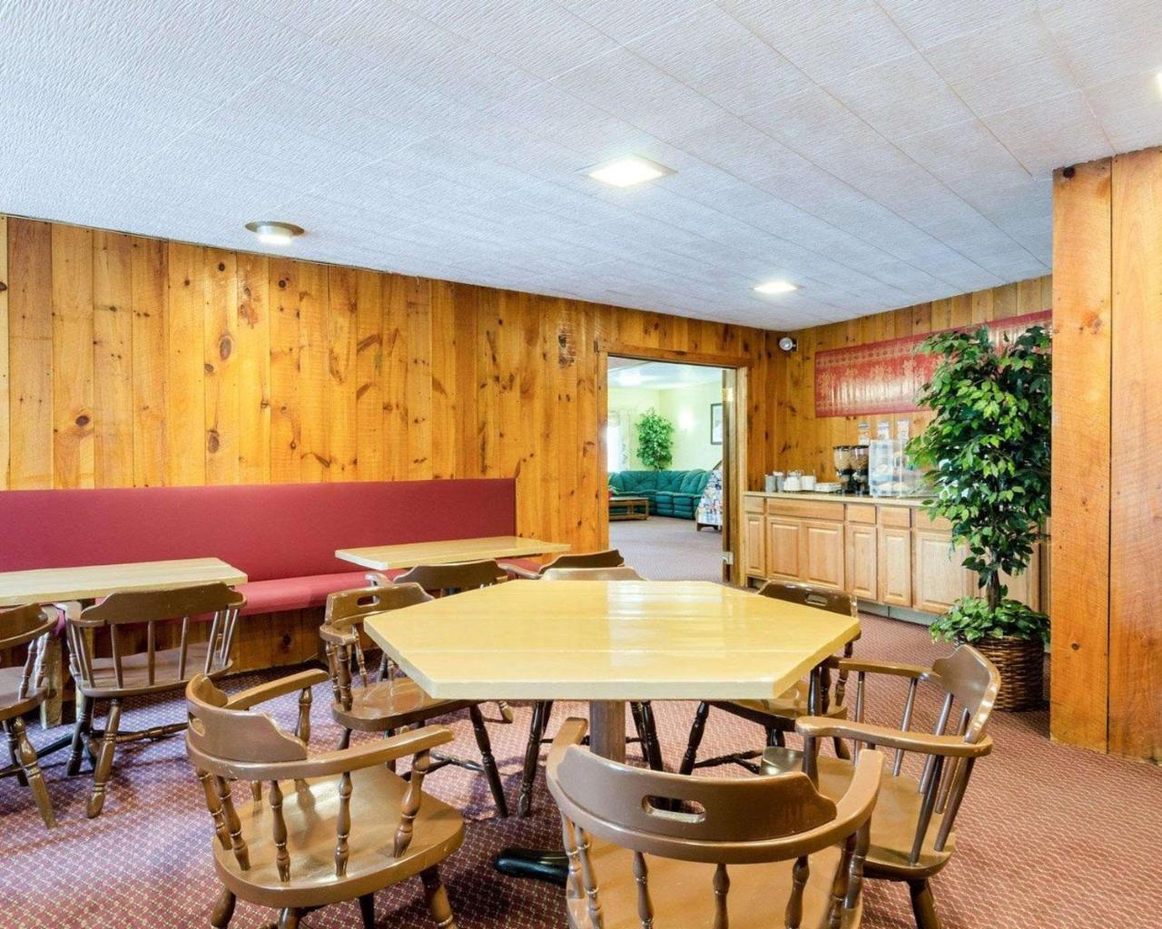 Red Roof Inn Sutton Εξωτερικό φωτογραφία