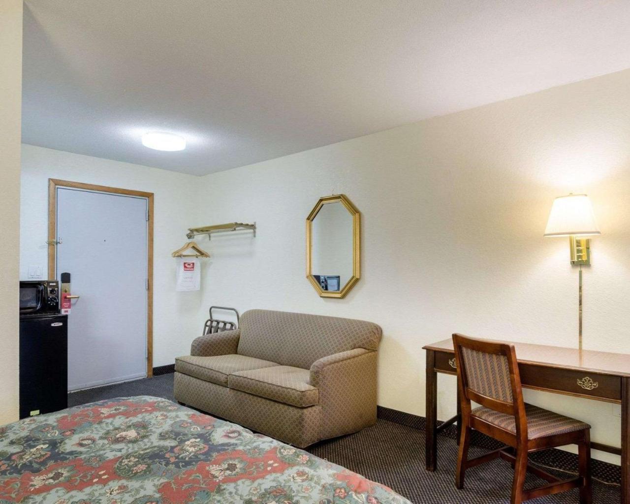 Red Roof Inn Sutton Εξωτερικό φωτογραφία