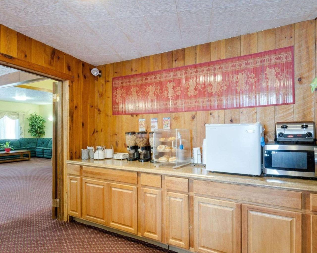 Red Roof Inn Sutton Εξωτερικό φωτογραφία