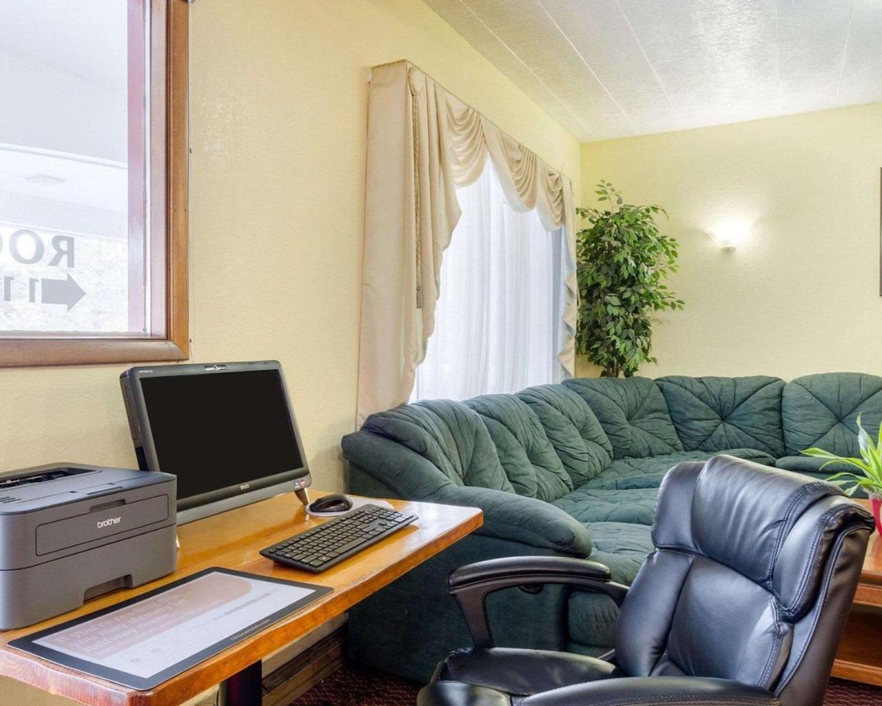 Red Roof Inn Sutton Εξωτερικό φωτογραφία